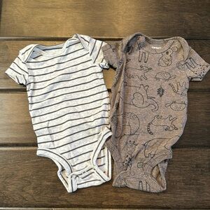💜3/$15 Carter’s Baby Onesies (2)